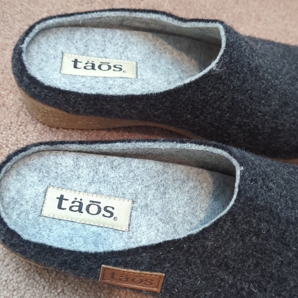Taos Womens Woollery 2 gray slip on clogs Size 39 EU Size 8-8.5 USA - Picture 2 of 11